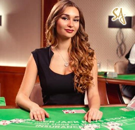PHPOPULAR live casino roulette game showing spinning wheel, dealer interaction, and active betting table